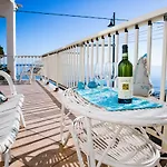 Apartamento Terrazza Lungomare, E Sei In Spiaggia...