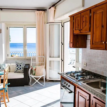 Apartamento Terrazza Lungomare, E Sei In Spiaggia... *