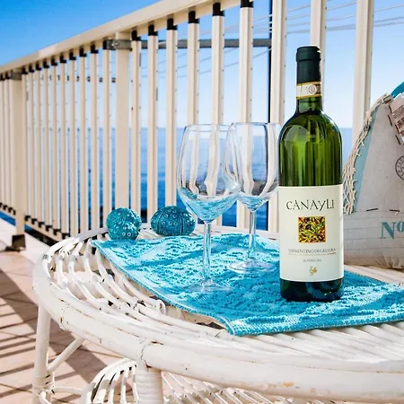 Terrazza Lungomare, E Sei In Spiaggia... * كالا غونوني