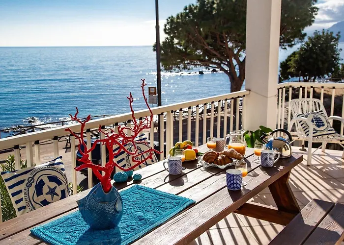 Terrazza Lungomare, E Sei In Spiaggia... * كالا غونوني