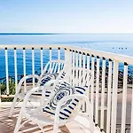Terrazza Lungomare, E Sei In Spiaggia...