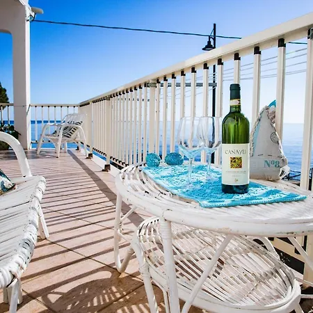 Lägenhet Terrazza Lungomare, E Sei In Spiaggia...