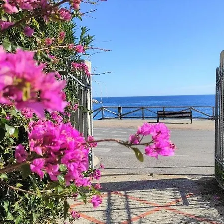 Terrazza Lungomare, E Sei In Spiaggia... Lägenhet *