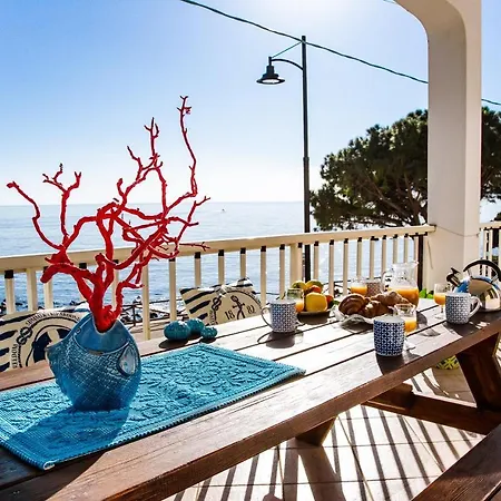 Terrazza Lungomare, E Sei In Spiaggia... Lägenhet *