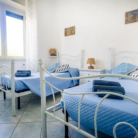 Terrazza Lungomare, E Sei In Spiaggia... Lägenhet